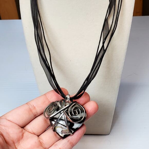 Wire Wrapped Heart Pendant Necklace Lace 16" Unsigned - Picture 2 of 6